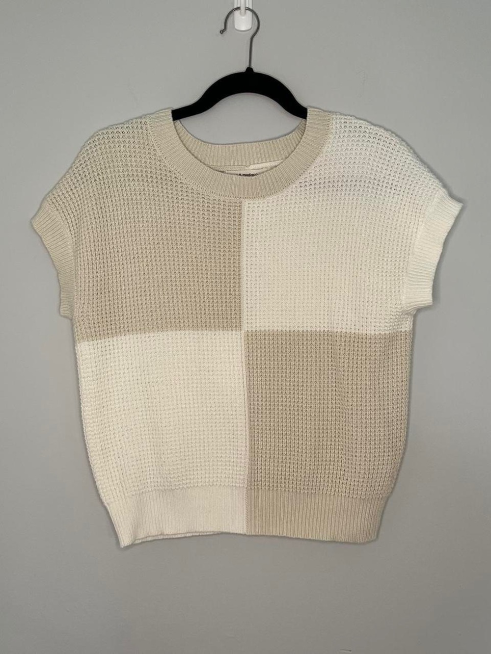 Francesca’s Moon & Madison M Tan Cream Colorblock Waffle Knit Sweater Vest